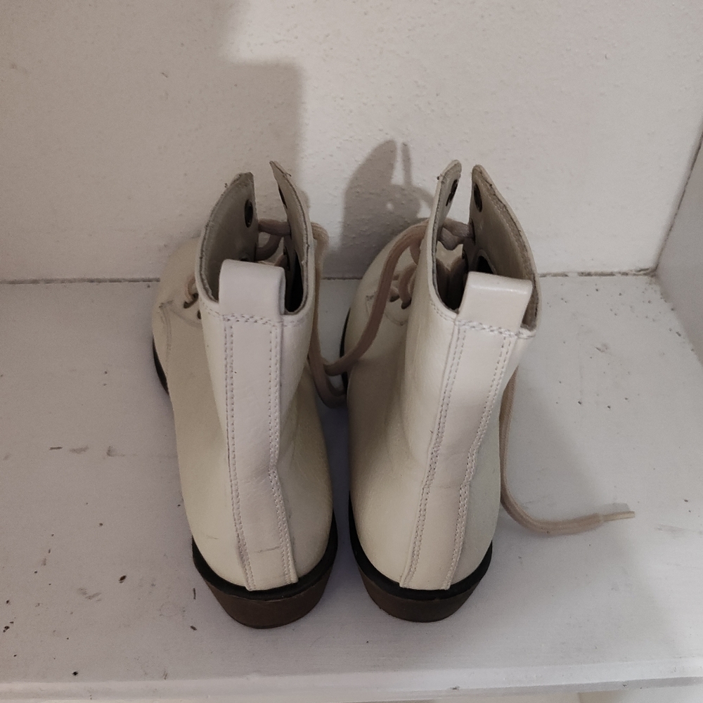 Boots - Picture 3 of 4